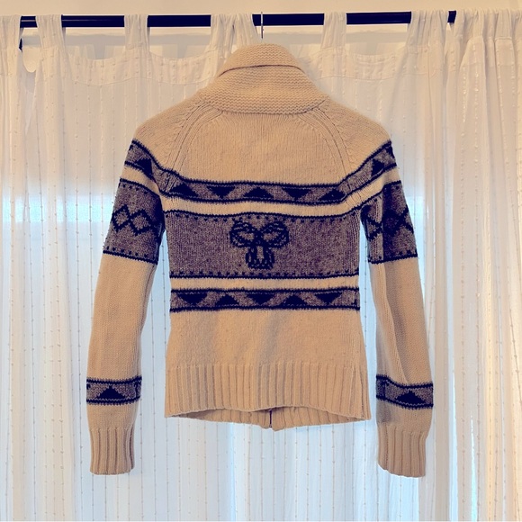 Aritzia TNA wool knit sweater. Perfect for fall! - Picture 3 of 3
